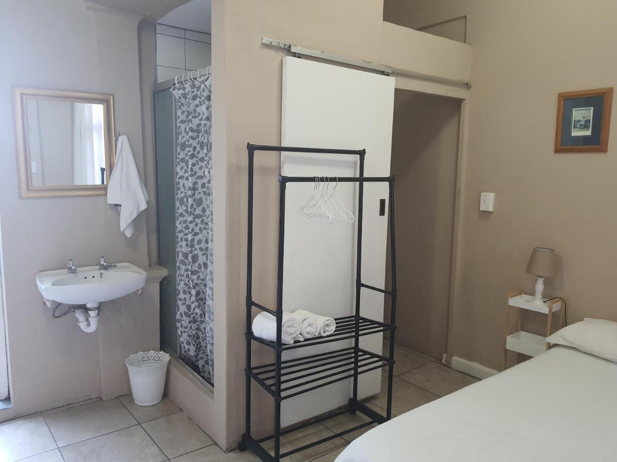 Oasis Shanti Backpackers Oudtshoorn Exterior photo