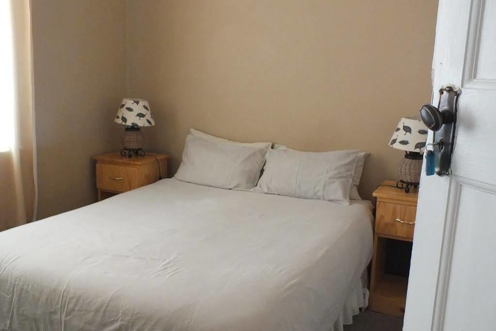 Oasis Shanti Backpackers Oudtshoorn Exterior photo
