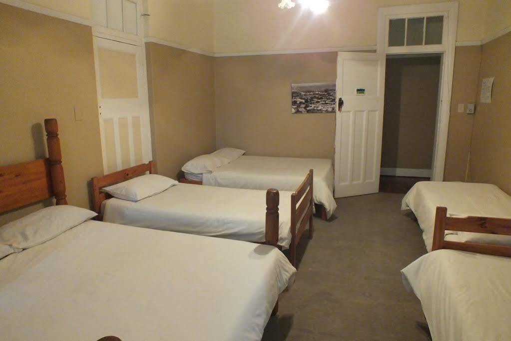 Oasis Shanti Backpackers Oudtshoorn Exterior photo