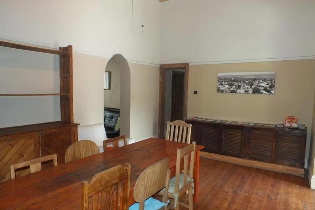 Oasis Shanti Backpackers Oudtshoorn Exterior photo