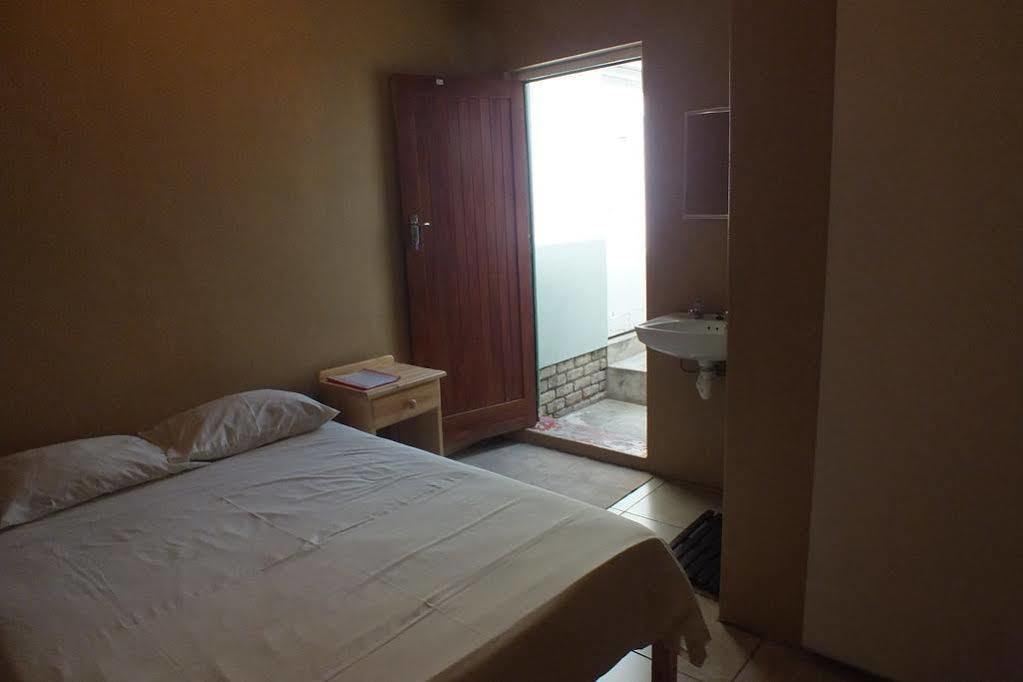 Oasis Shanti Backpackers Oudtshoorn Exterior photo